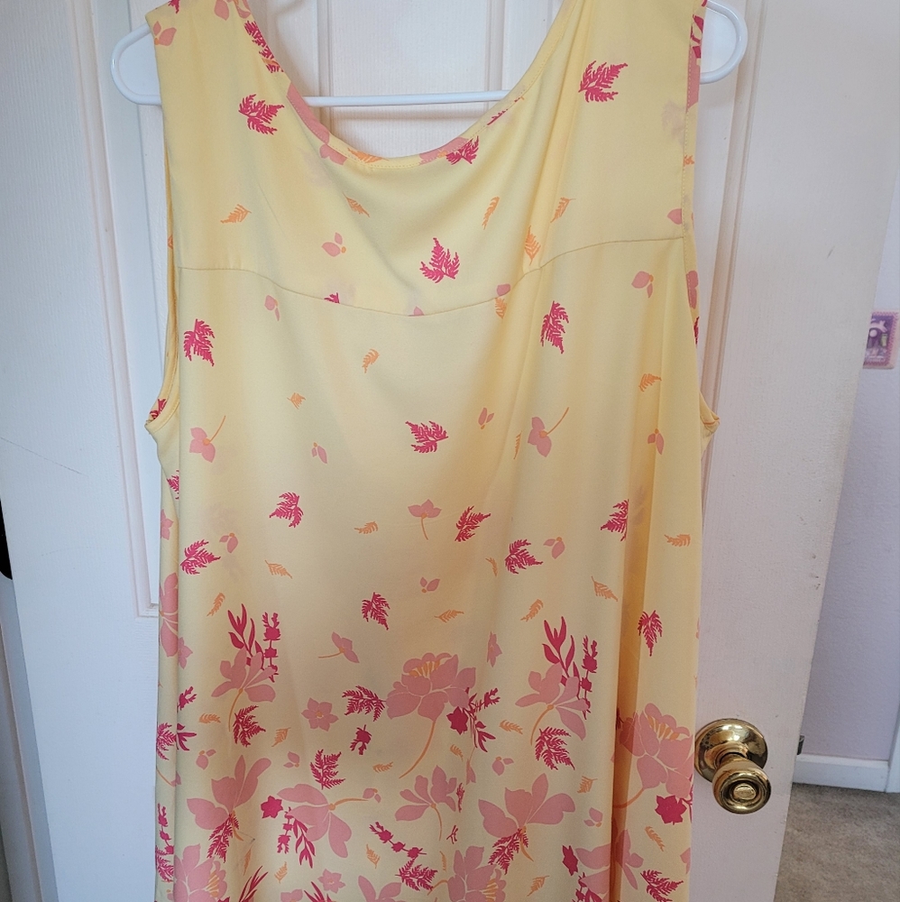 Pretty spring tank top - Picture 2 of 3